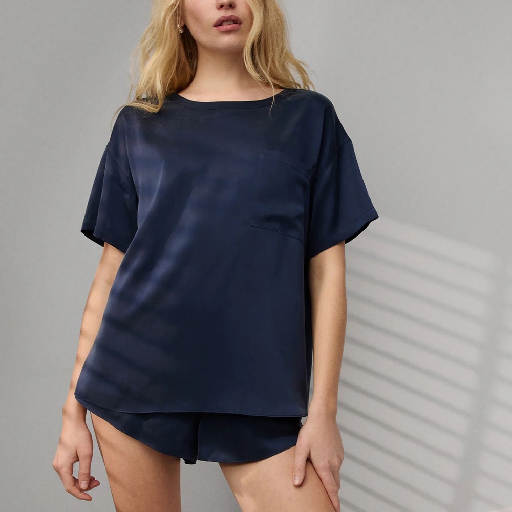 Lunya Nordstrom navy blue silk short sleeve t shirt top and shorts pajama set - Picture 2 of 11